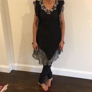 Pretty black and white dress